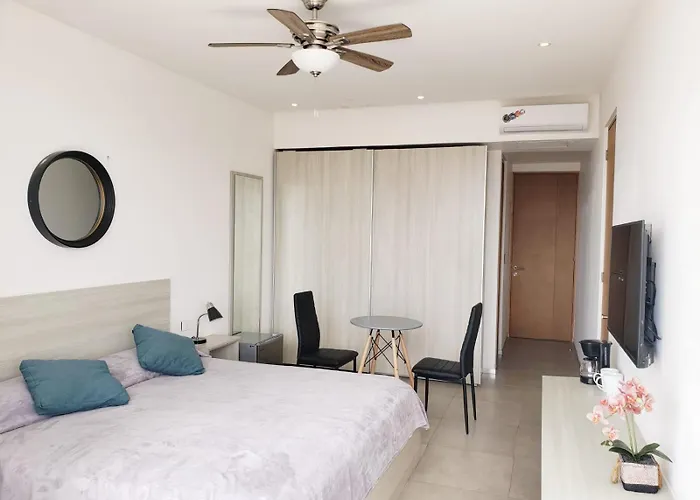 Aura With Balcony, Pool, Gym & Sauna 3* Playa del Carmen