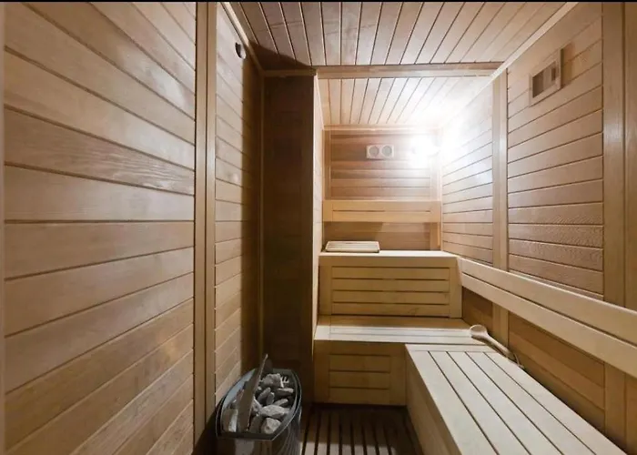 Aparthotel Aura With Balcony, Pool, Gym & Sauna