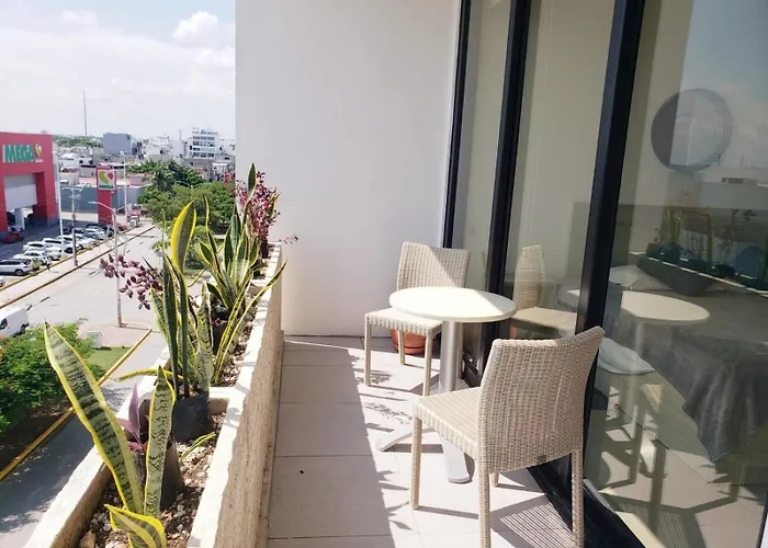 Aura With Balcony, Pool, Gym & Sauna 3*